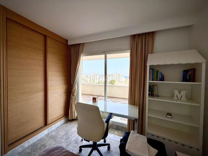 Foto ded15d0c-779b-4f67-84c4-39037ba2ecc6. Lloguer apartament amb aparcament piscina a Puerto Banús Marbella