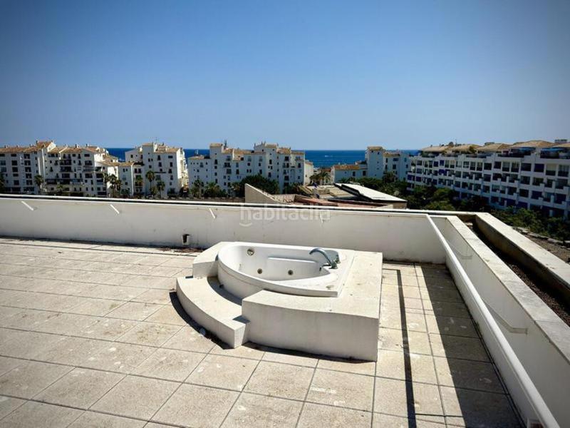 Foto fa77b281-32c1-4f7a-a9c0-1bc39d20c4f0. Rent apartment with parking pool in Puerto Banús Marbella
