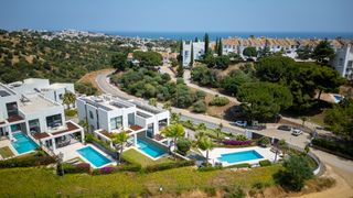 Casa aparellada a Cabopino - Artola. Moderna villa independiente con vistas al mar panorámico  golf e