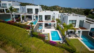 Doppelhaus in Cabopino - Artola. Moderna villa independiente con vistas al mar panorámico  golf e