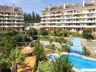Planta baja en Nueva Andalucía centro. Duplex sofisticado de 3 dormitorios en una comunidad costera