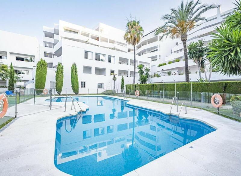 Foto d5a6e925-9f1f-4cf0-9ca6-7d5f4dfaff0d. Rent ground floor with heating parking pool in Nueva Andalucía centro Marbella
