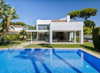 Maison à San Pedro de Alcántara Pueblo. Elegante villa contemporánea en alta vista, san pedro de alcánta