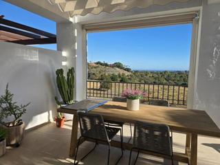 Alquiler Apartamento en Benahavís pueblo. Elegante apartamento de 2 dormitorios con vistas al mar en los a