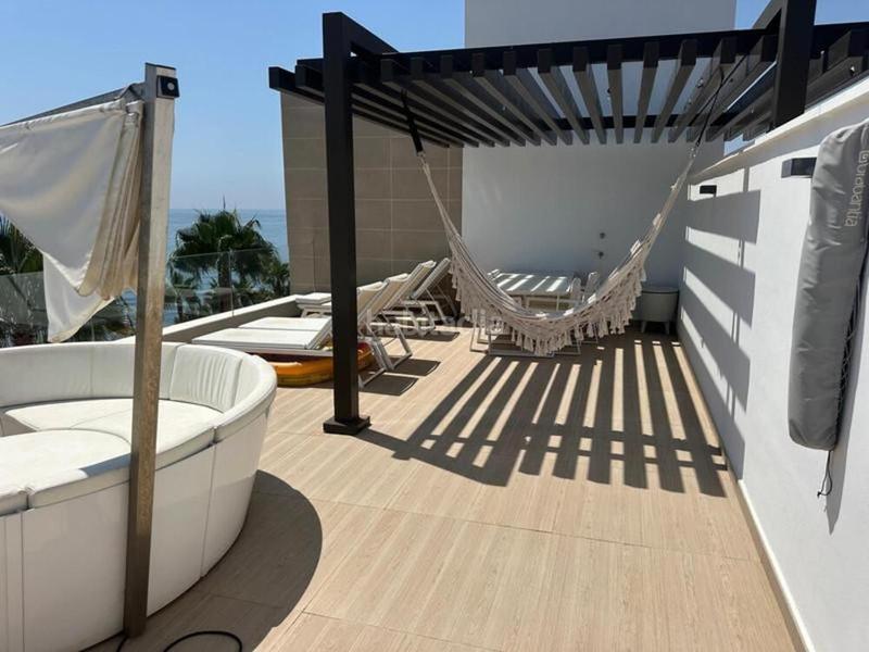 Foto ac291061-29ca-46e2-94ca-6cf082cd4cba. Location attique avec parking piscine dans Centro Estepona