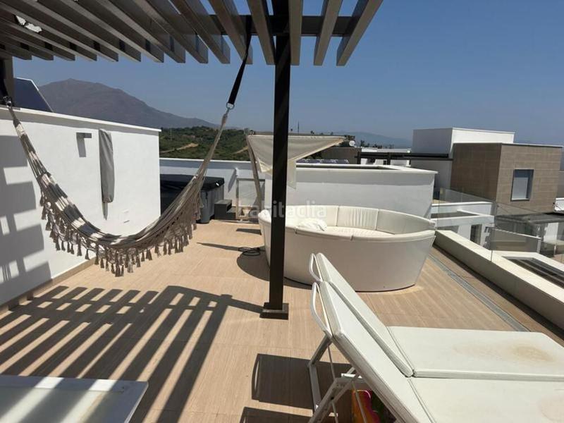 Foto bb2e3e3c-bc8a-4360-bed5-bdb90264d923. Location attique avec parking piscine dans Centro Estepona