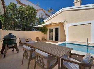 Location Maison jumelée à Los Naranjos. Excepcional casa moderna con piscina privada y sunny terrace en