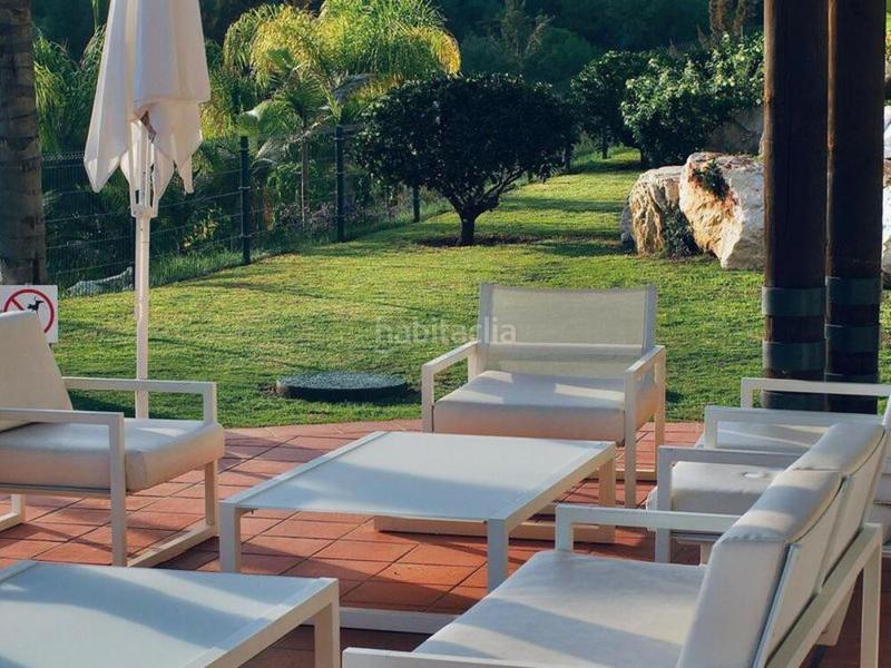 Foto 0ed0287b-0ac9-42d1-a384-cfd8efd517dd. Lloguer àtic amb aparcament piscina a La Alquería Benahavís