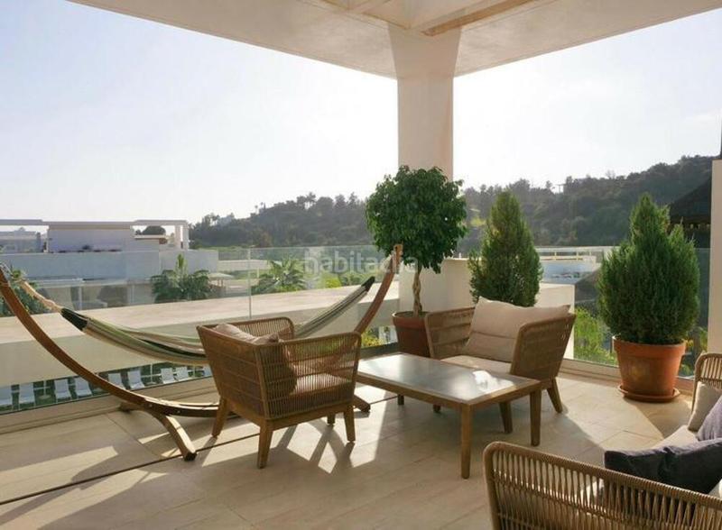 Foto f9b326ba-7b5c-4ce9-b33f-543571a572b7. Rent penthouse with parking pool in La Alquería Benahavís