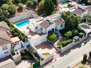 Haus in Hipódromo - Cerrado del Águila. Encantadora villa con piscina privada y vistas a la montaña en c