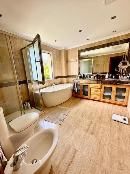 Foto df24bdfa-69e2-4a0c-af7b-79dc5c930bef. Rent apartment with parking pool in Puerto Banús Marbella