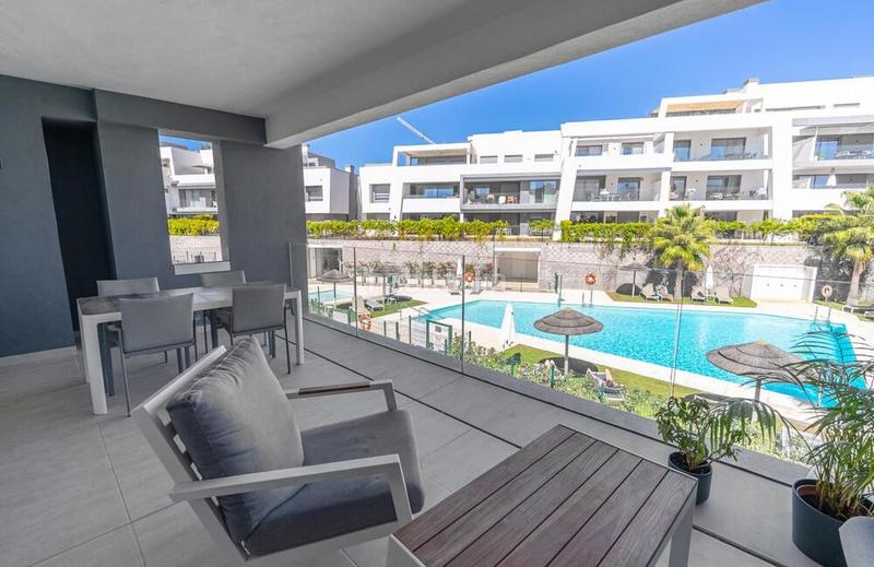 Foto 11f58ea7-3c72-49d5-9a42-4bdb1bd6829f. Rent apartment with parking pool in Sotoserena Estepona