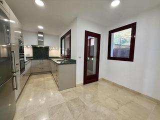 Rent Semi detached house in El Paraíso