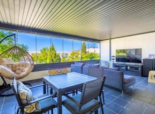 Apartamento en Los Flamingos. Refined comfort and coastal elegance near marbellas best ameniti