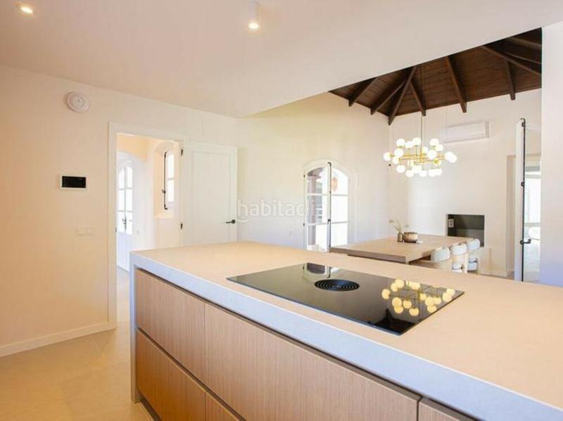 Foto f427d9c5-e03c-49d4-996a-c2bfbaabd1aa. Alquiler casa elegante villa de 4 dormitorios en el paraíso en Estepona