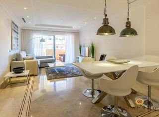 Apartament a Aloha. Moderno apartamento de dos dormitorios en aloha hill club, nueva