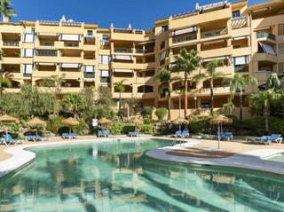 Apartament a Nueva Alcántara. Amplia apartamento de 3 dormitorios con vistas al mar en playa s