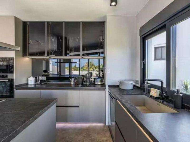 Foto 3a6b7570-bd18-457b-bff6-0705a1b0d3fa. Lloguer apartament amb aparcament piscina a lomas de Marbella club Marbella