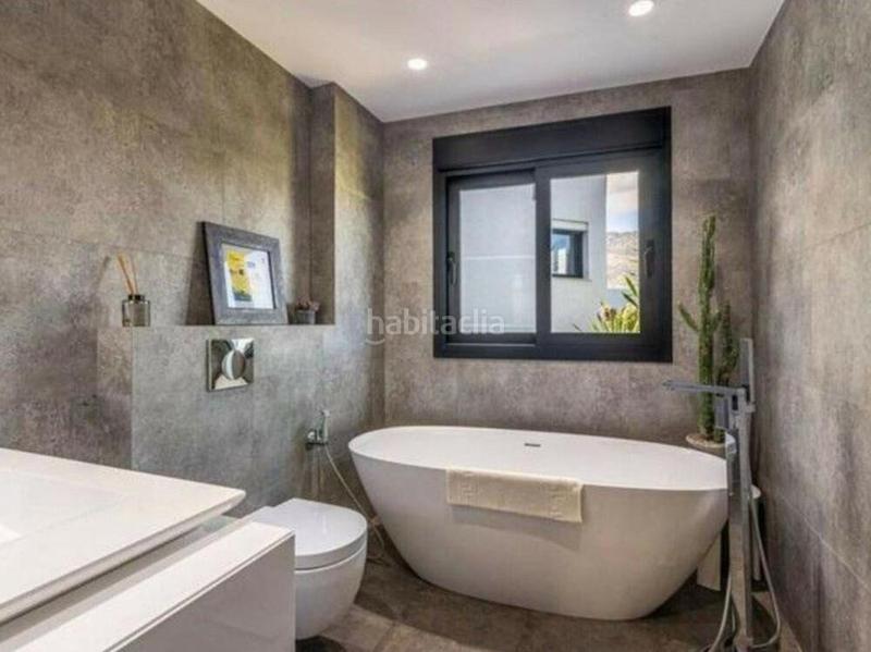 Foto e6793fcf-6da3-4fd5-944a-b84240b25871. Rent apartment with parking pool in lomas de Marbella club Marbella