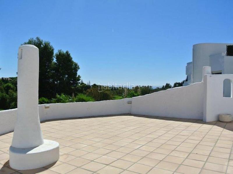 Foto f5788de8-ae98-4e84-a780-dc2843b70e30. Rent apartment with parking pool in lomas de Marbella club Marbella