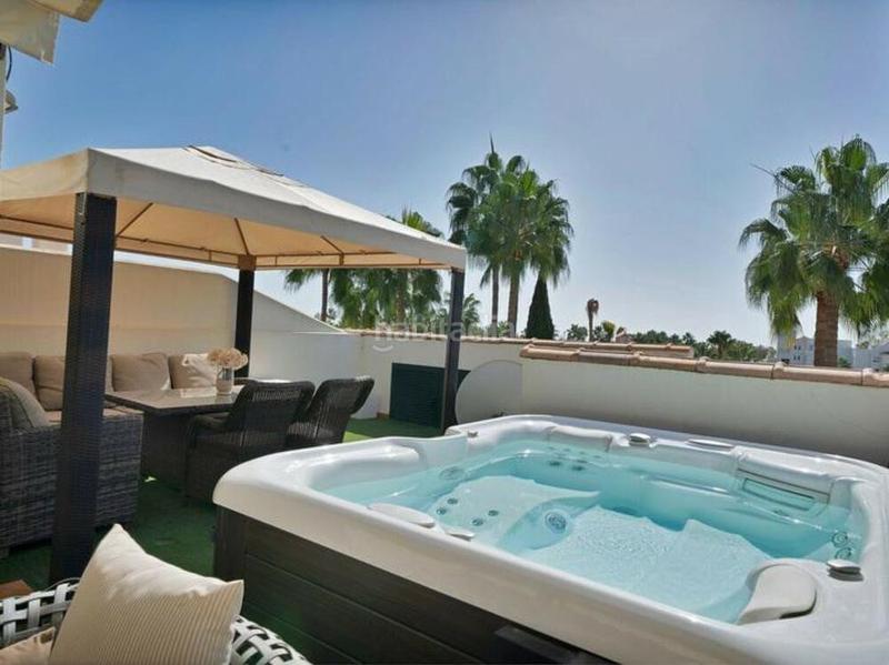 Foto 25c83d59-c31e-4c7b-ac74-4f7888dd9fef. Semi detached house with parking pool in Nueva Atalaya Estepona