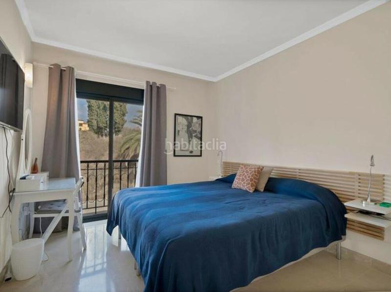 Foto 8d242f42-7154-47aa-8fc2-c6a290e9fa09. Semi detached house with parking pool in Nueva Atalaya Estepona