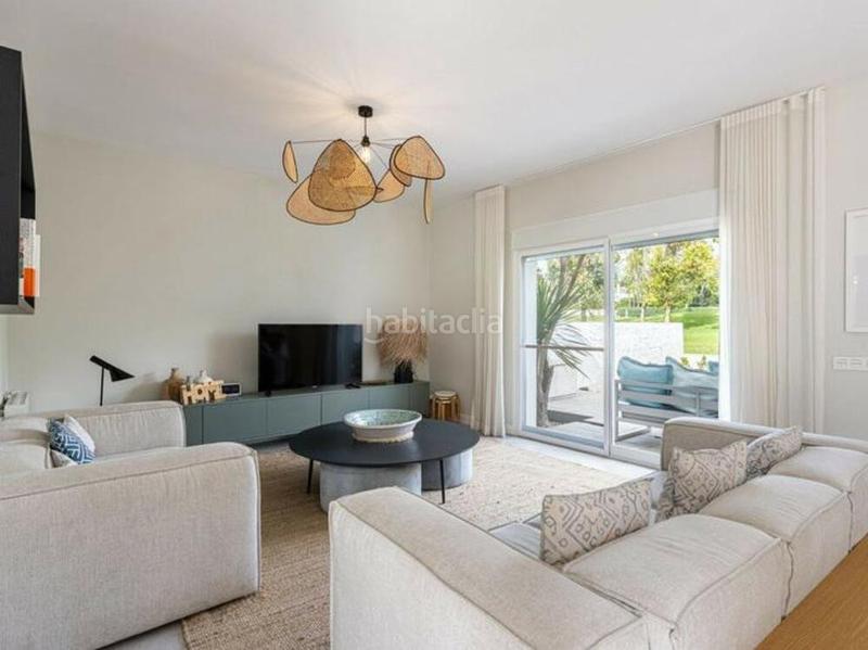 Foto 0ba5b38a-d7f8-427d-8b85-de5c36cbc6b7. Location maison jumelée avec parking piscine dans Los Naranjos Marbella