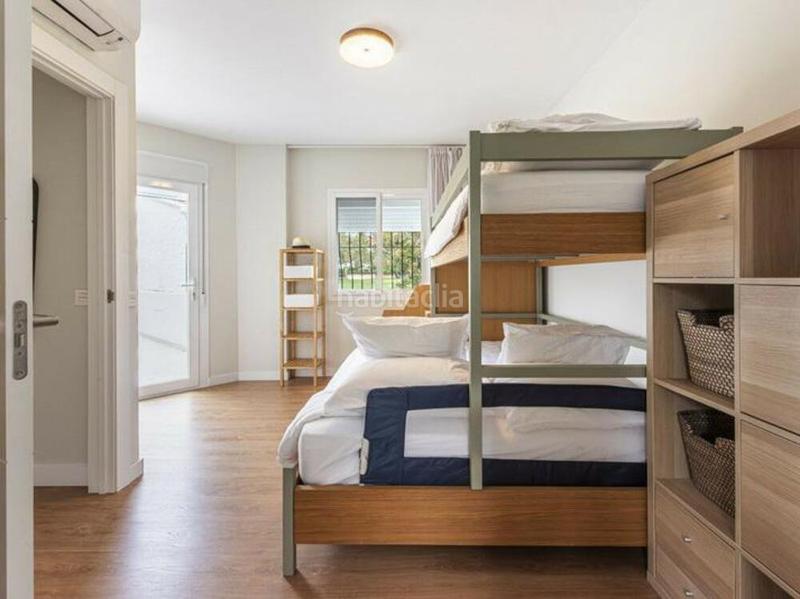 Foto 2751719f-74cb-483a-adfa-e63291347f77. Location maison jumelée avec parking piscine dans Los Naranjos Marbella