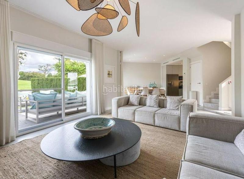 Foto 9a4b445f-ef08-41b8-a70f-d91aa72fdf7f. Location maison jumelée avec parking piscine dans Los Naranjos Marbella