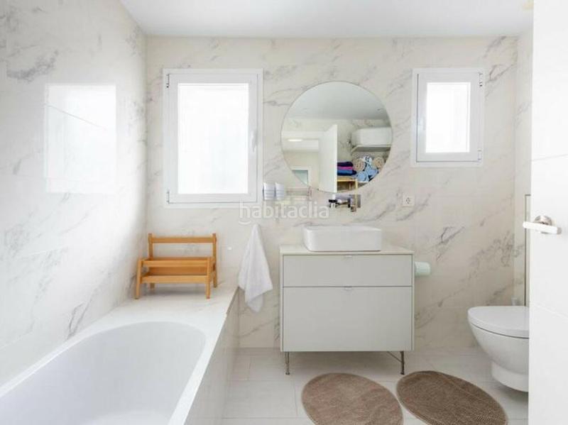 Foto 326a2adb-5aa0-460b-a897-f853232efe48. Rent semi detached house with parking pool in Los Naranjos Marbella