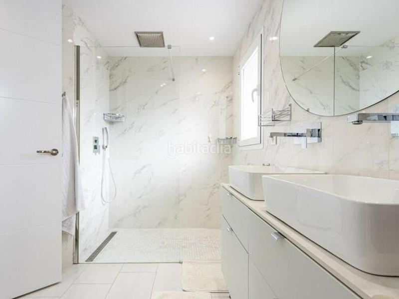 Foto 6fb39745-c308-4fd1-b283-e39f7b770f95. Rent semi detached house with parking pool in Los Naranjos Marbella