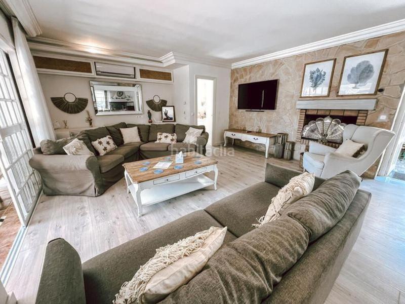 Foto d674d952-0e8a-4bed-90d1-c26dfc75f788. Casa con piscina in Nueva Andalucía centro Marbella