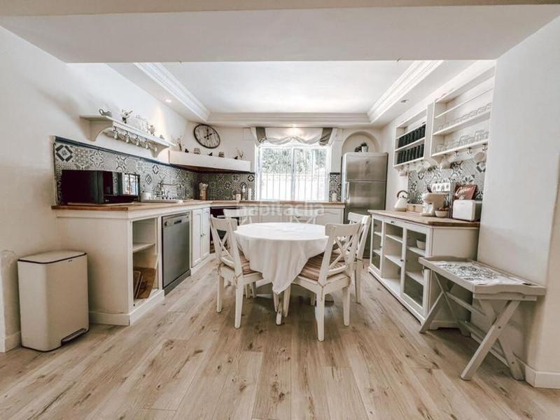 Foto 0002e5ef-218c-4194-865a-a531d53dd38b. House with pool in Nueva Andalucía centro Marbella