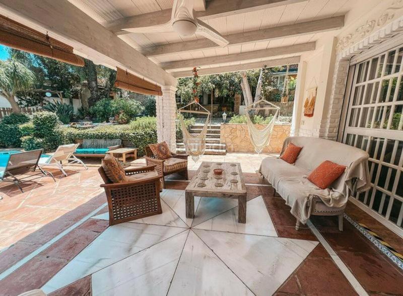 Foto f84d3968-995f-40c3-96a0-e3047a4edbb8. House with pool in Nueva Andalucía centro Marbella