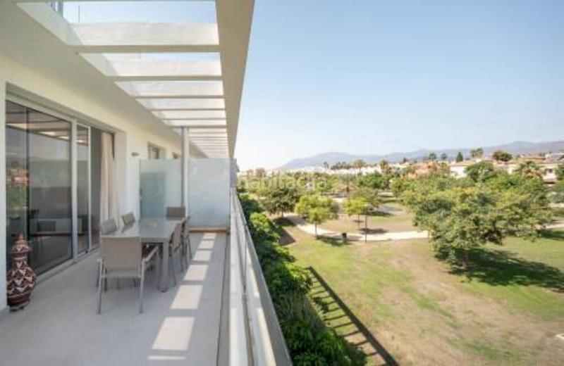 Foto 2858138a-0352-493d-8afd-62dd79fab0b6. Lloguer àtic amb aparcament piscina a Bel - Air Estepona