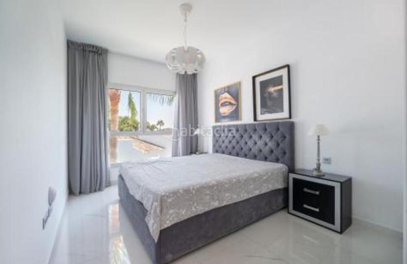 Foto 3fc2b3f9-89f0-405a-b546-62ca20eb0698. Lloguer àtic amb aparcament piscina a Bel - Air Estepona