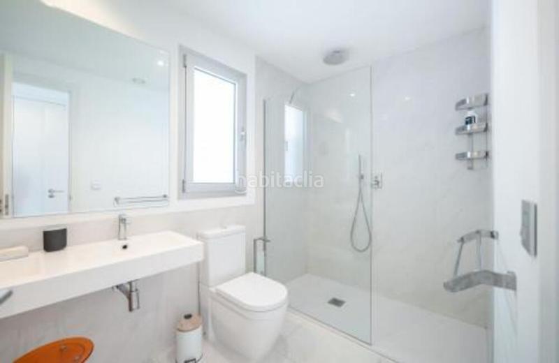 Foto c322e2e8-1085-4c4d-9c9e-7f9e916fde56. Lloguer àtic amb aparcament piscina a Bel - Air Estepona