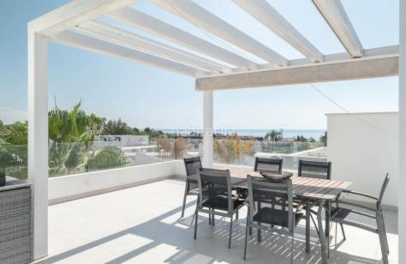 Foto e355fed2-4a0c-4bdf-9304-5a8e0fb0ed50. Lloguer àtic amb aparcament piscina a Bel - Air Estepona