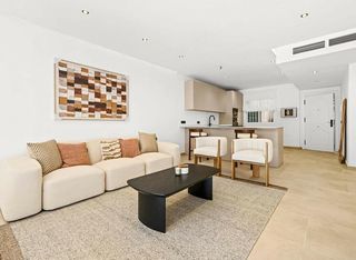 Rez-de-chaussée à Nueva Andalucía centro. Elegante apartamento en planta baja en el corazón del valle del