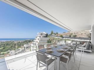 Piccolo appartamento in Benahavís pueblo. Sofisticado apartamento contemporáneo con vistas panorámicas y a