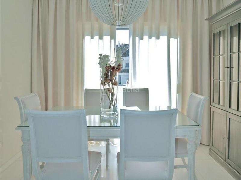 Foto 60da7d0e-761f-48e6-8bfd-aedde17348e4. Location attique avec parking piscine dans lomas de Marbella club Marbella