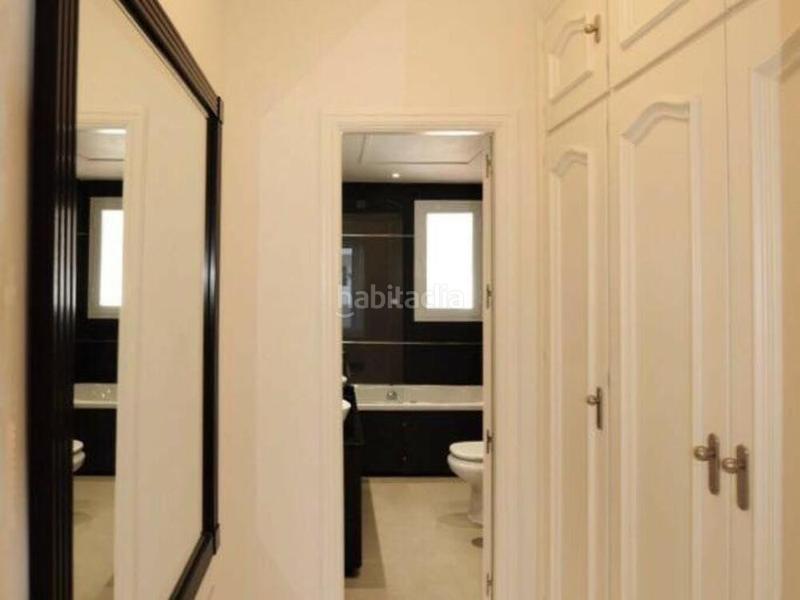 Foto 6ab26125-6813-4b25-b5b6-d104d2b735d7. Location attique avec parking piscine dans lomas de Marbella club Marbella