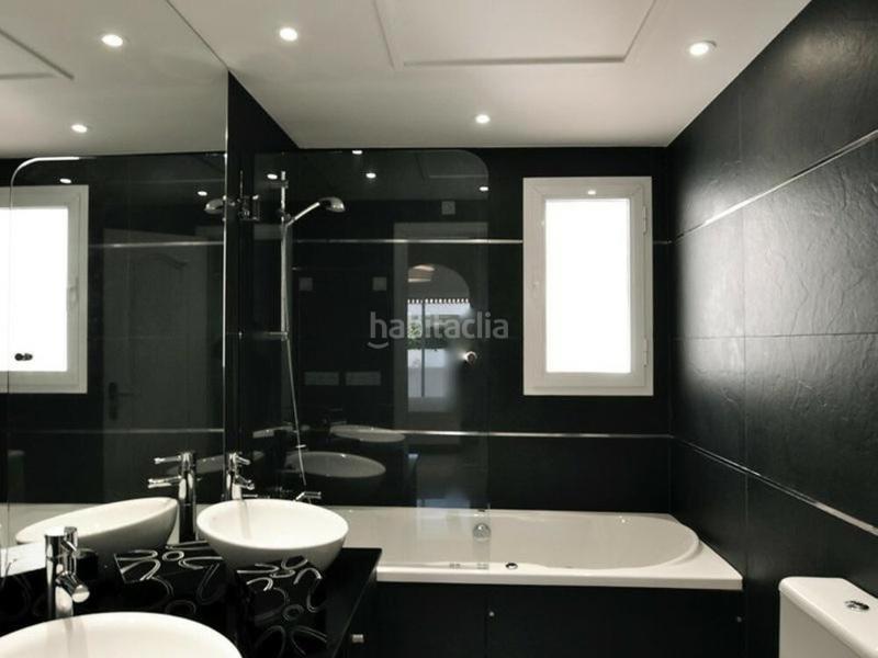 Foto d17951d5-6cd8-421e-859f-b2c860230217. Location attique avec parking piscine dans lomas de Marbella club Marbella