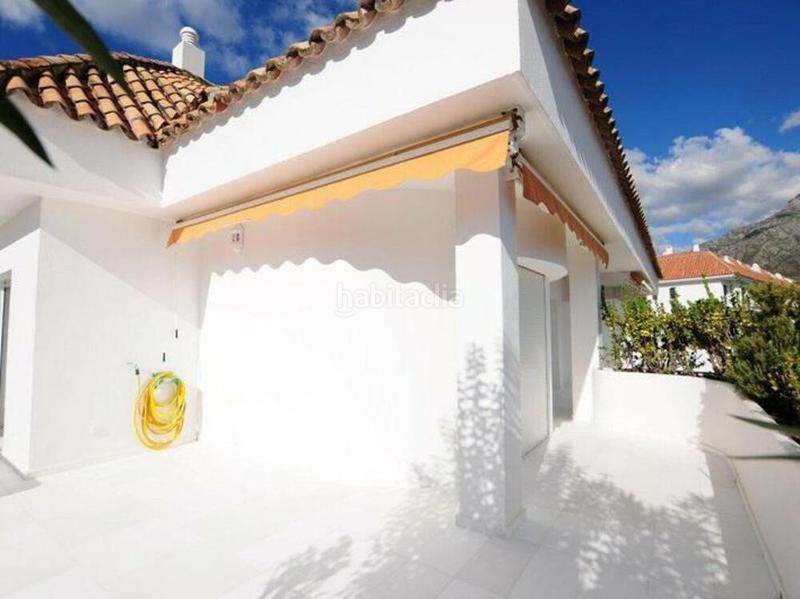 Foto 775d47b7-e3d4-4709-a2ff-b6b04c647560. Miete dachwohnung mit parking pool in lomas de Marbella club Marbella