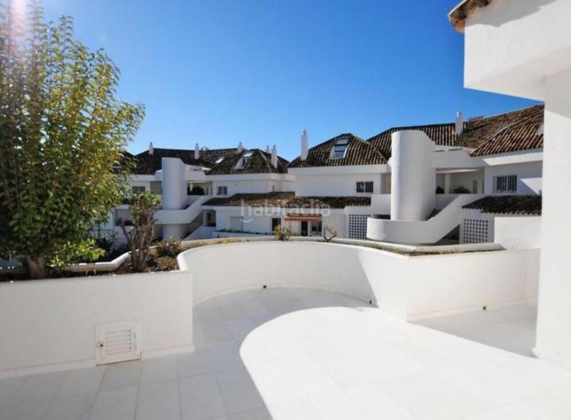 Foto 2806efb7-67d0-47a2-96b9-4cea408ea3c1. Rent penthouse with parking pool in lomas de Marbella club Marbella