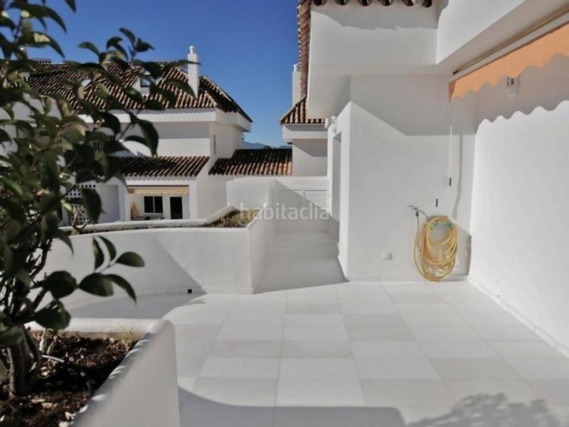 Foto aa01e09a-e98e-42e9-9dfe-3dae383760d0. Rent penthouse with parking pool in lomas de Marbella club Marbella