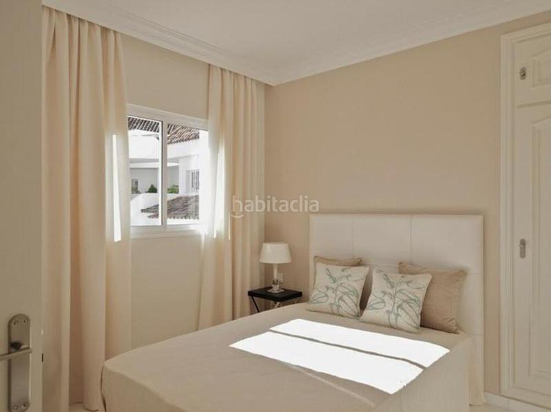 Foto aa116079-ced1-474f-b04a-6a84d389f80b. Rent penthouse with parking pool in lomas de Marbella club Marbella