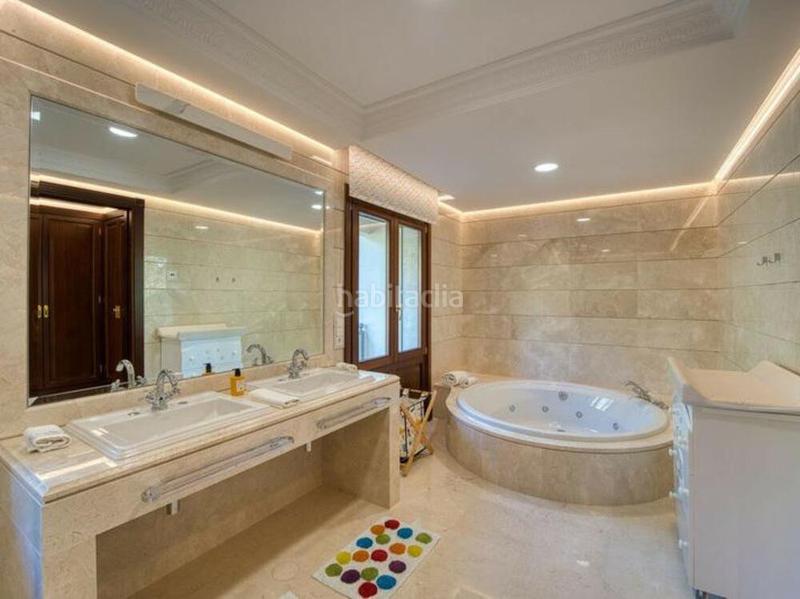 Foto 77075d93-4e47-4cbb-8cf3-934bc58575c7. Rent house with parking pool in Sierra Blanca Marbella