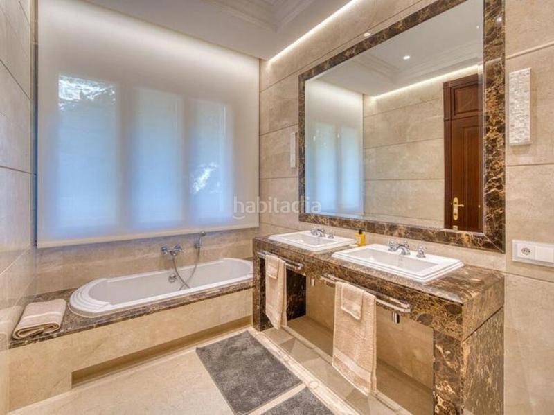 Foto c6a0f9d4-c786-4dc1-97b6-664d9860884f. Rent house with parking pool in Sierra Blanca Marbella