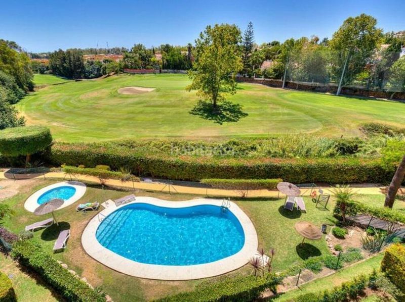 Foto 9388c078-0dc6-4f5d-ba8d-f086c4aa906b. Rent penthouse with parking pool in Guadalmina Alta Marbella